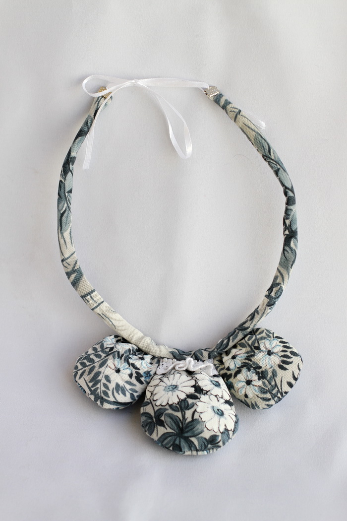 Bijuterii textile cu fetru- colier handmade (2)